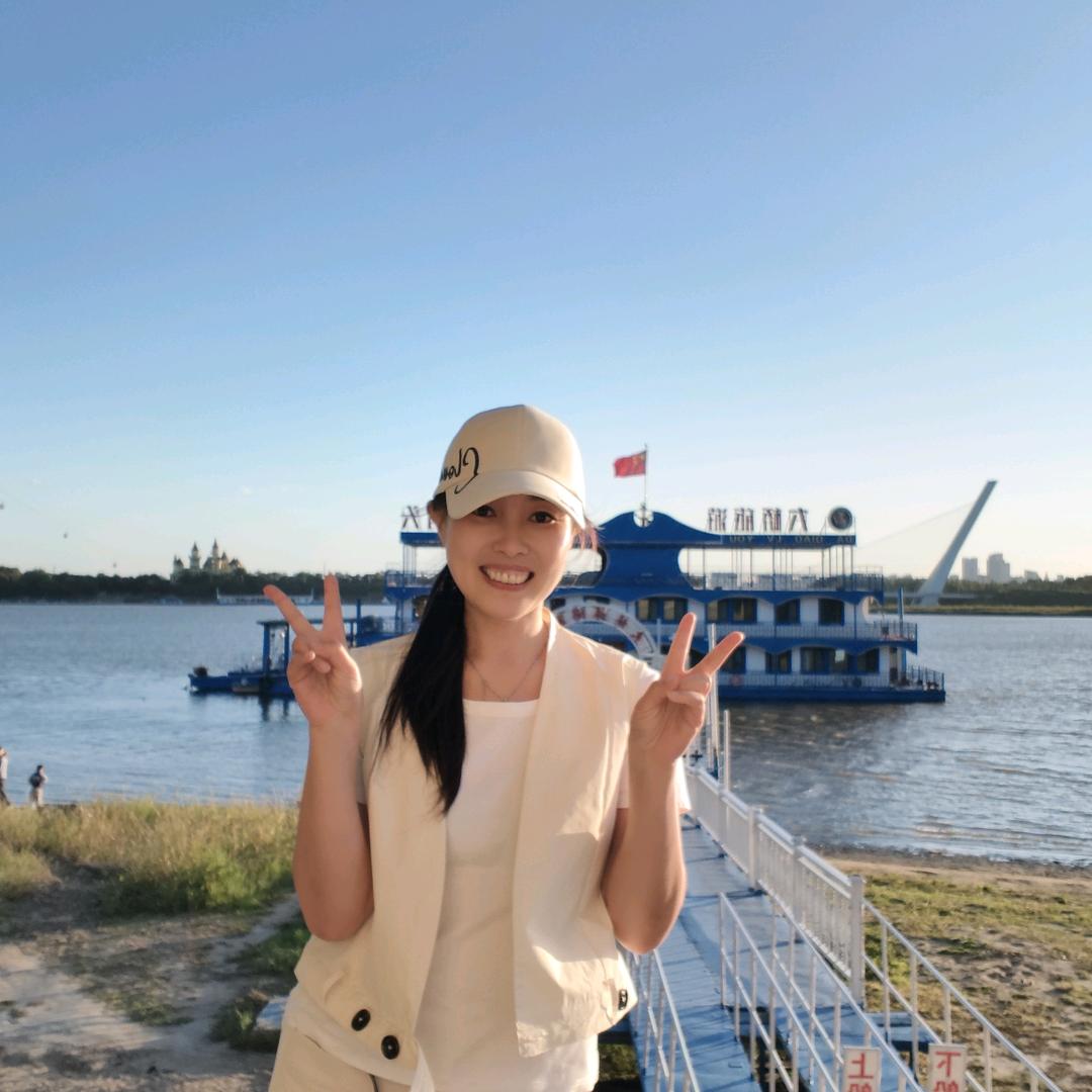 笑口常开的燕子