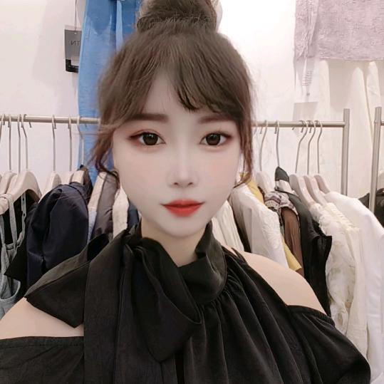 我是卖衣服的小姐姐