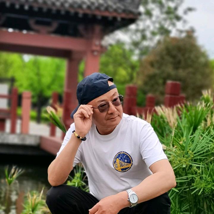 眼镜哥