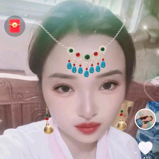 㻏动的蝴蝶。