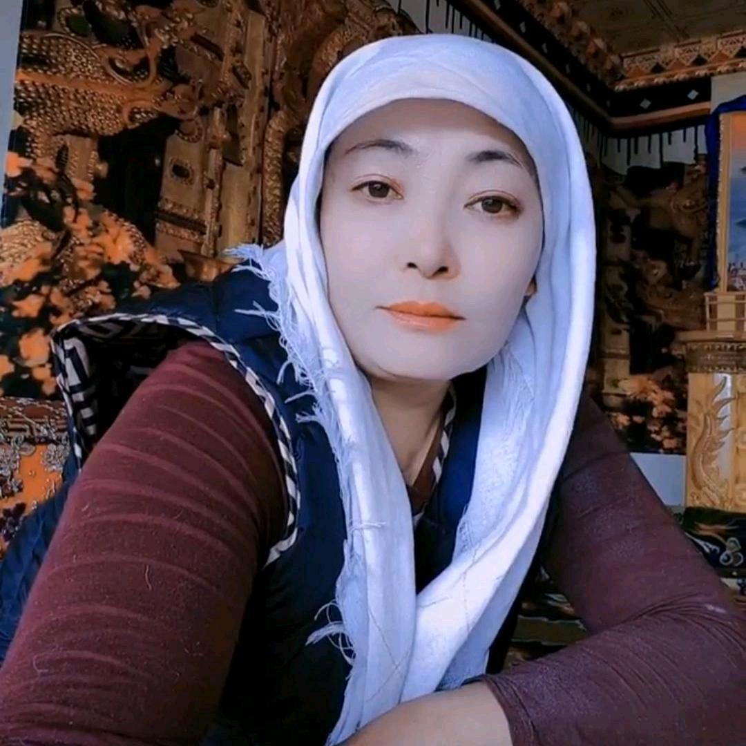 草原女孩，🌹