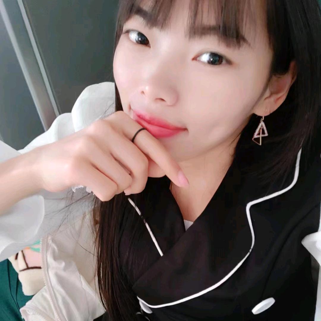 罗丽丽(摆摊刷鞋)