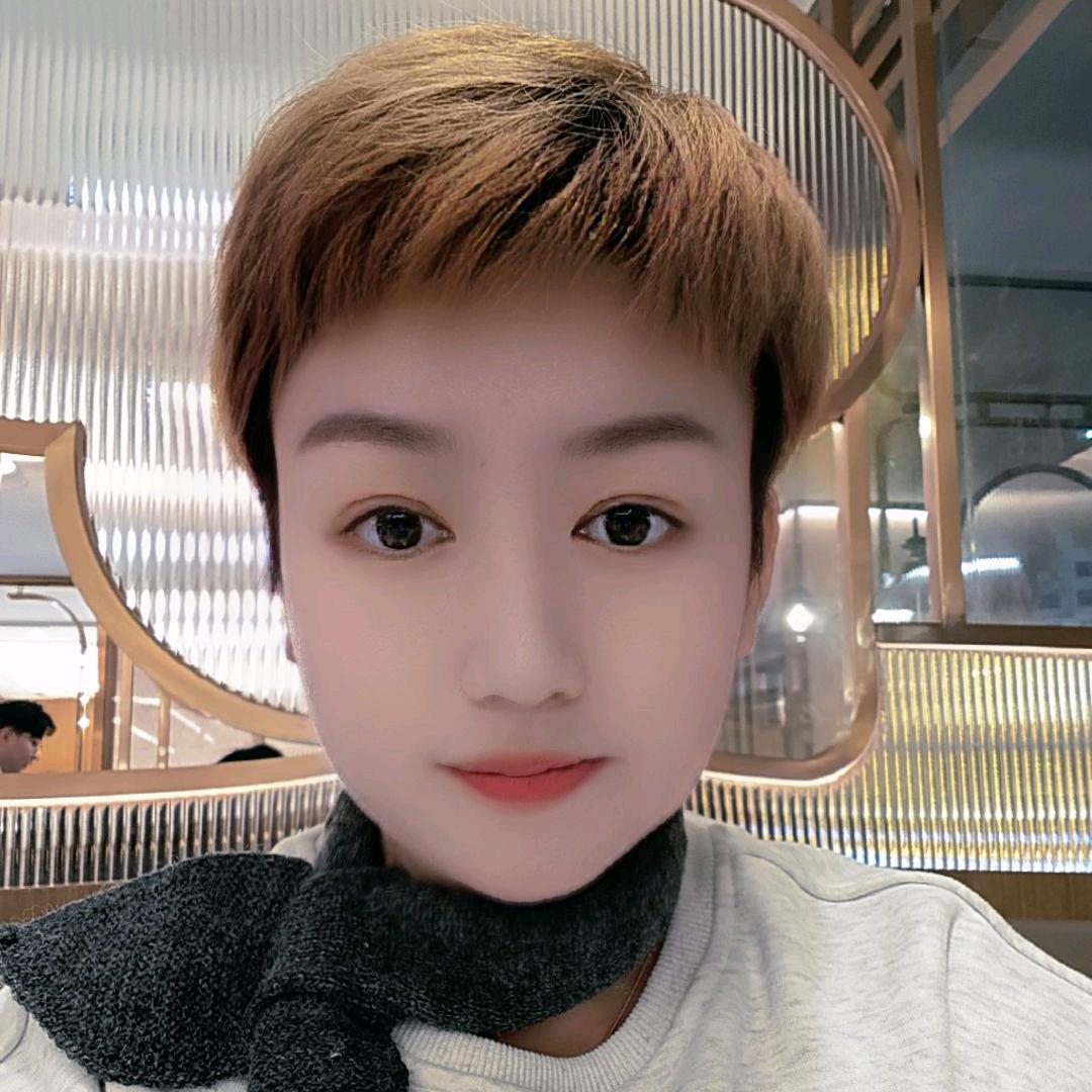 青柚（服装老板）