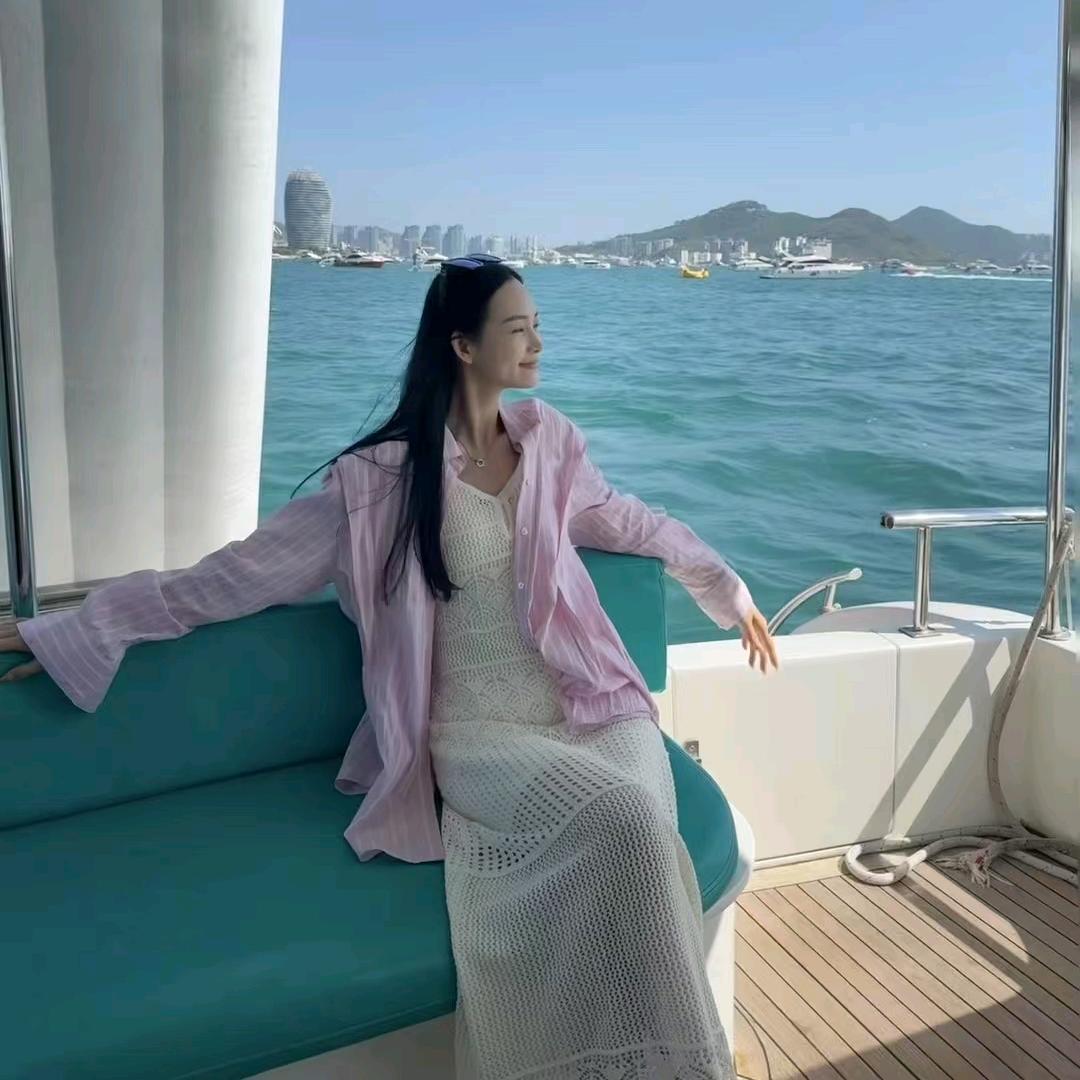 一比Eby穿搭