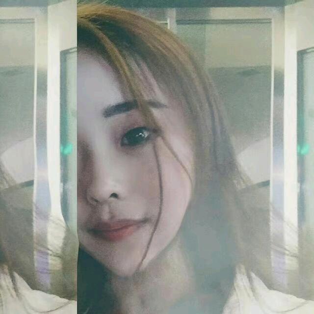 黑鼻子的桃红色小熊