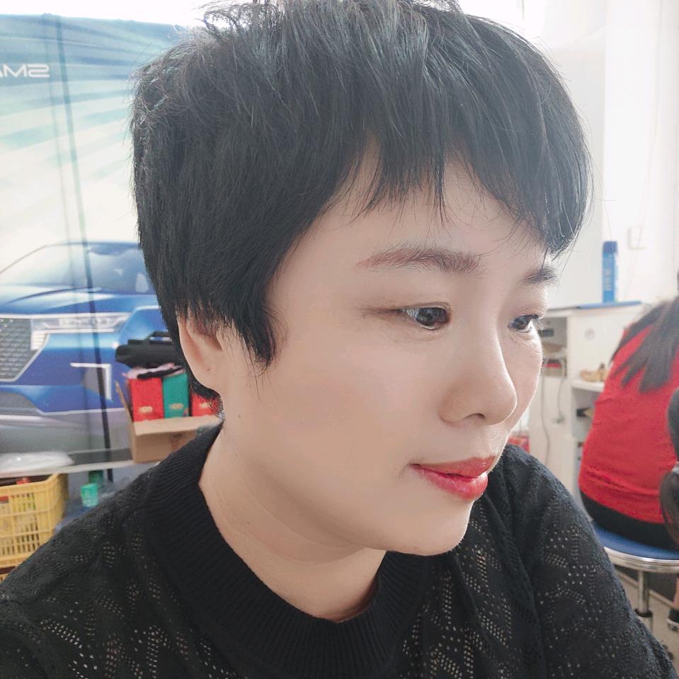港琪月饼负责人向雪花