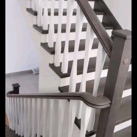 稼衣镇创艺楼梯扶手