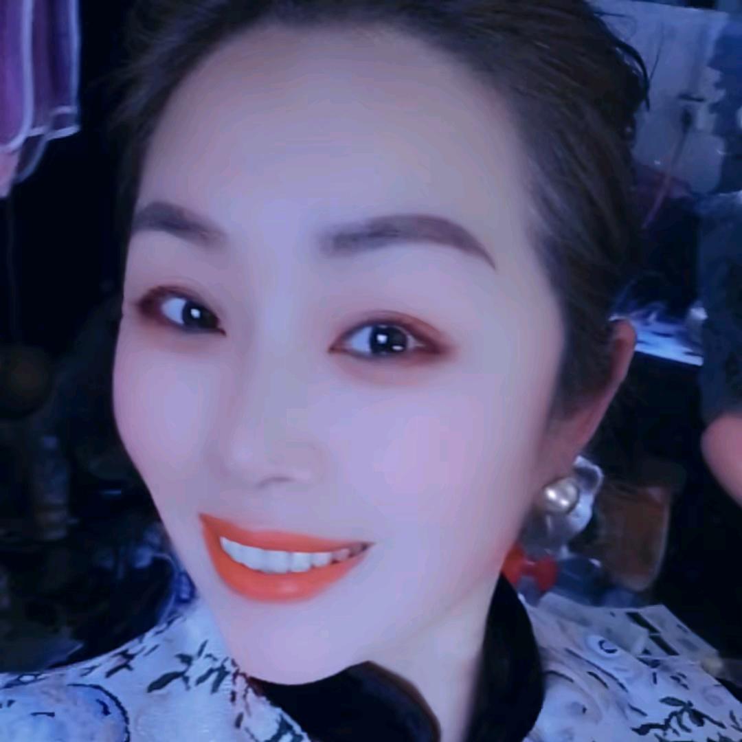 三科卖卷帘的小悦姐