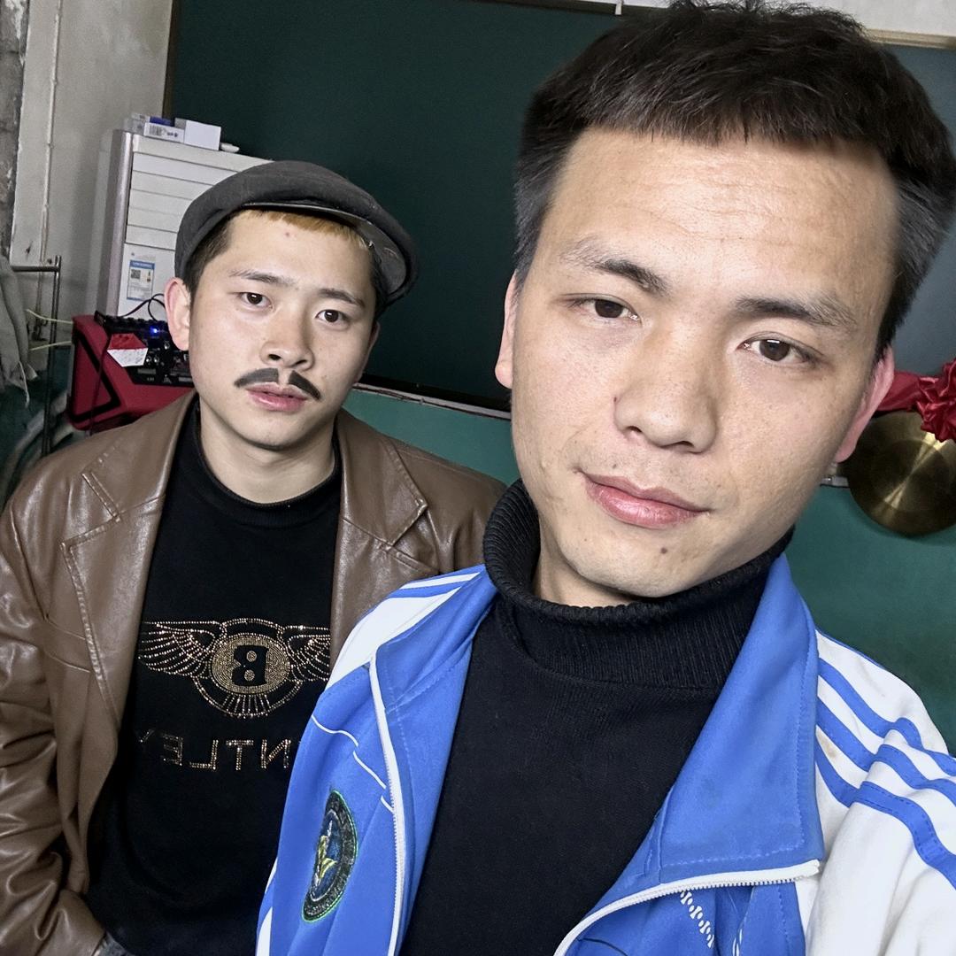 周升青.班开文