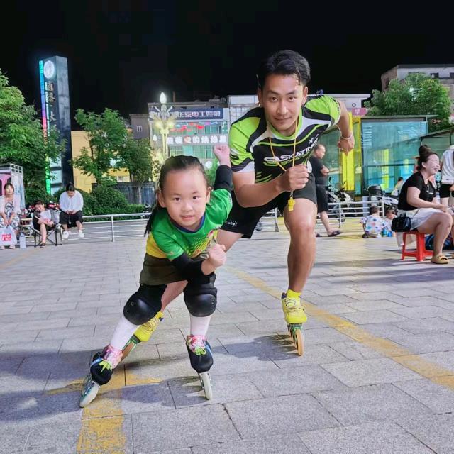 速滑女孩    悦悦