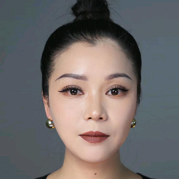 化妆师黑妞