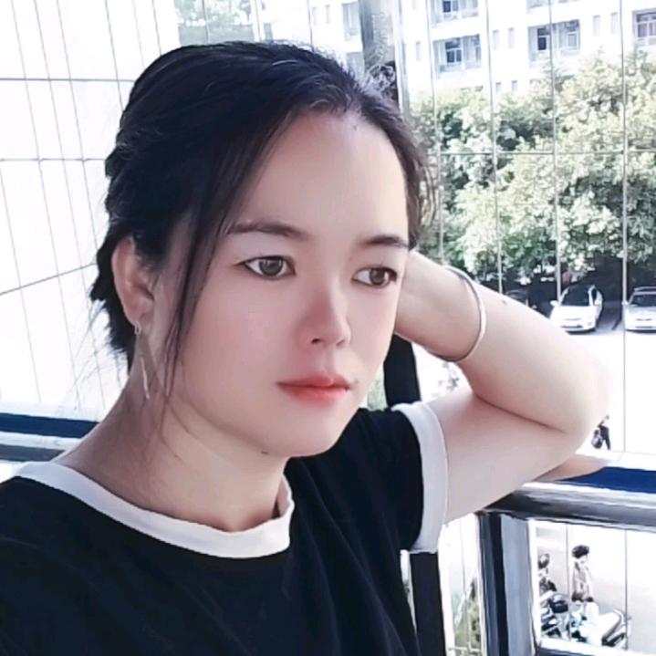 低调的微笑