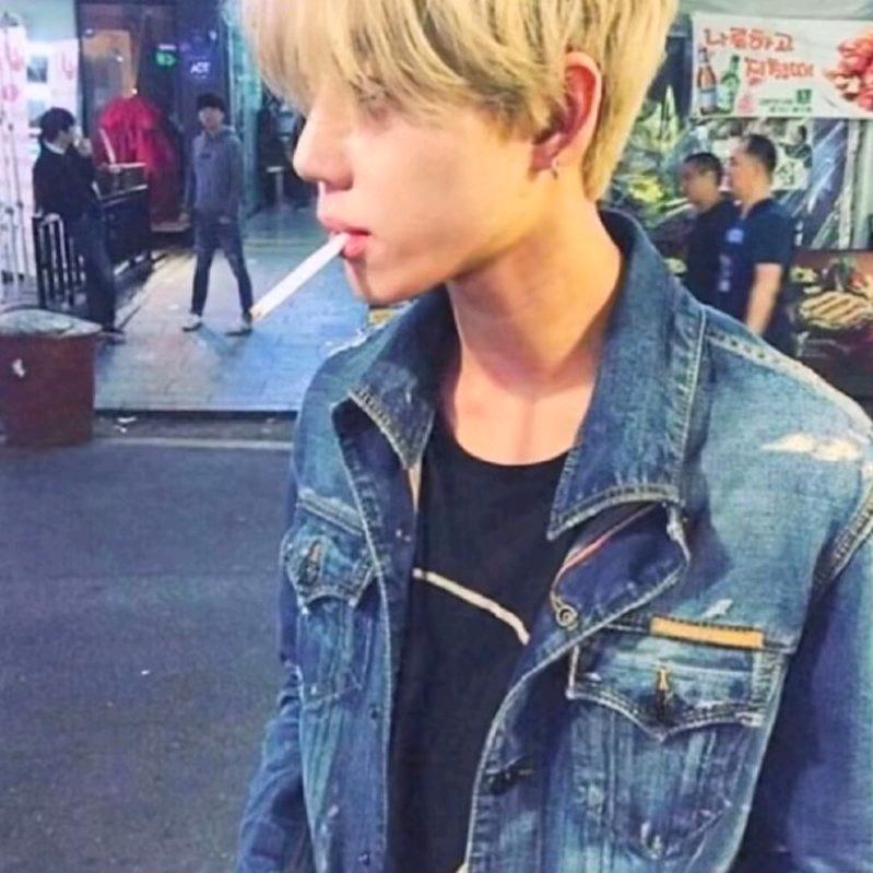 人丑话少还没钱