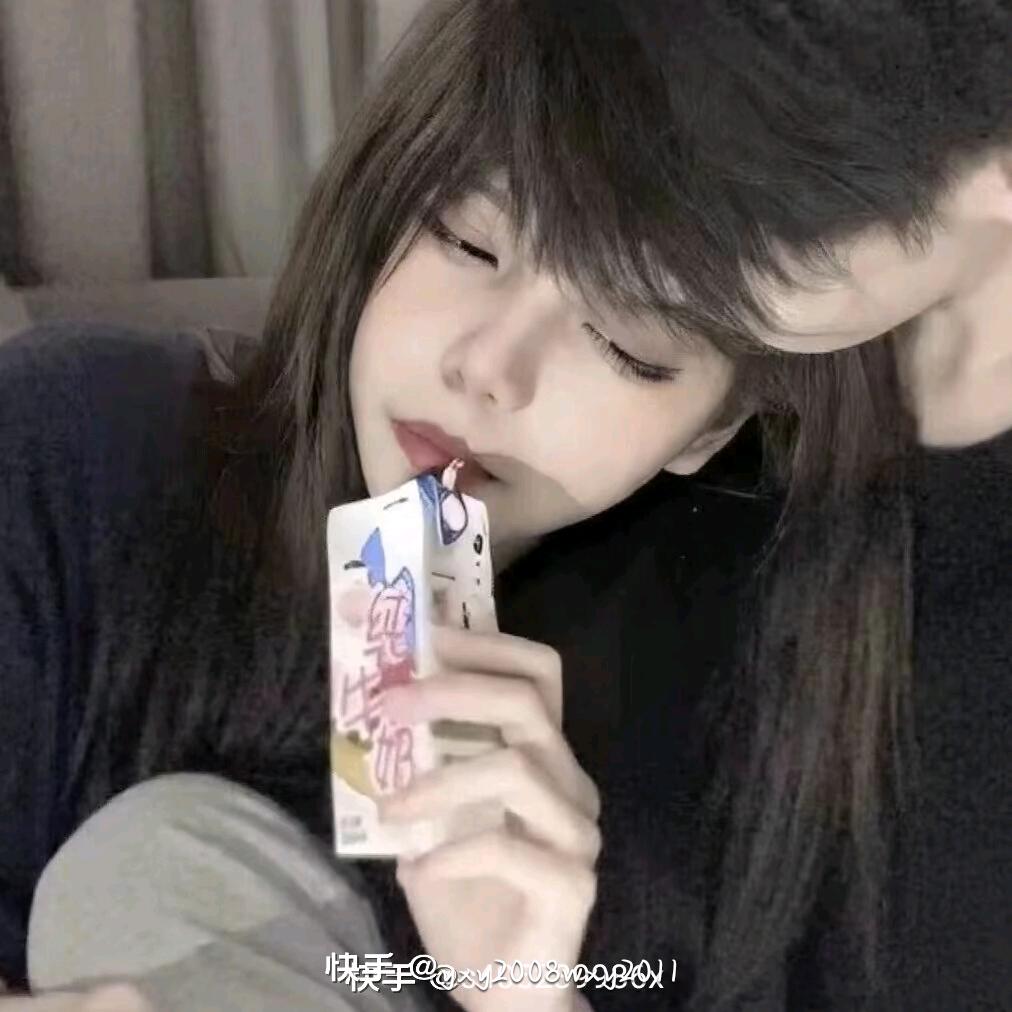 一口一个烤肠