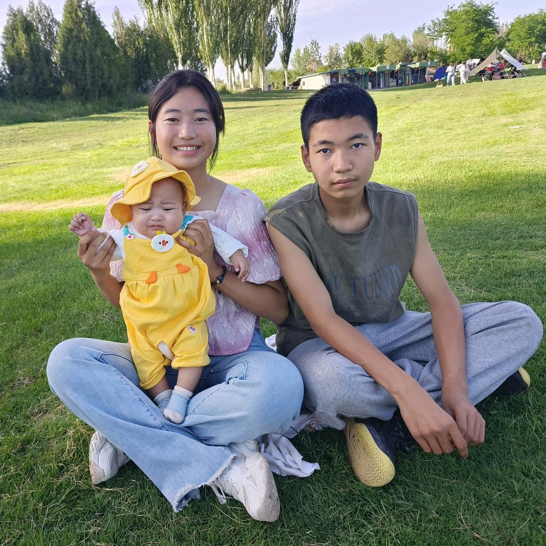 白玫瑰。