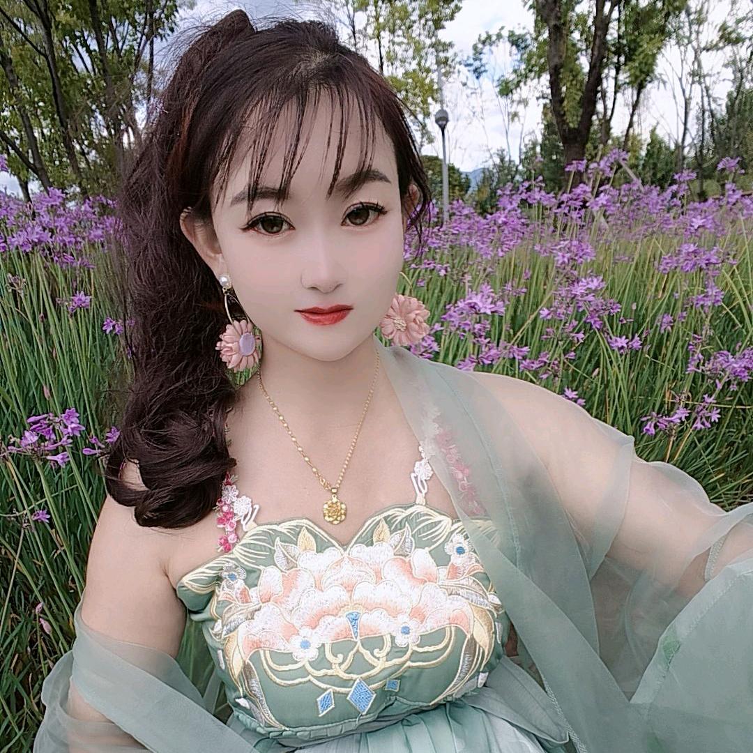 @笨笨芹儿