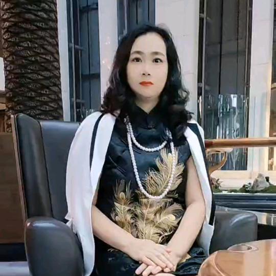 梅姐 温柔气质