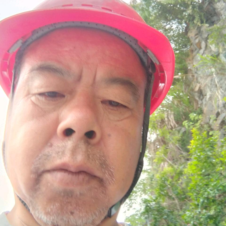 古镇汉子
