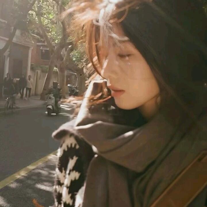 难忘那个雨天。