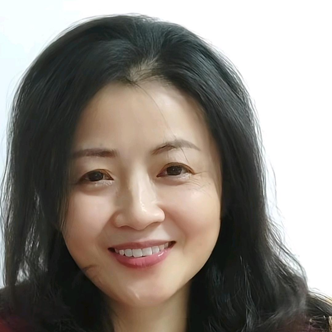 彭丽娜一个人
