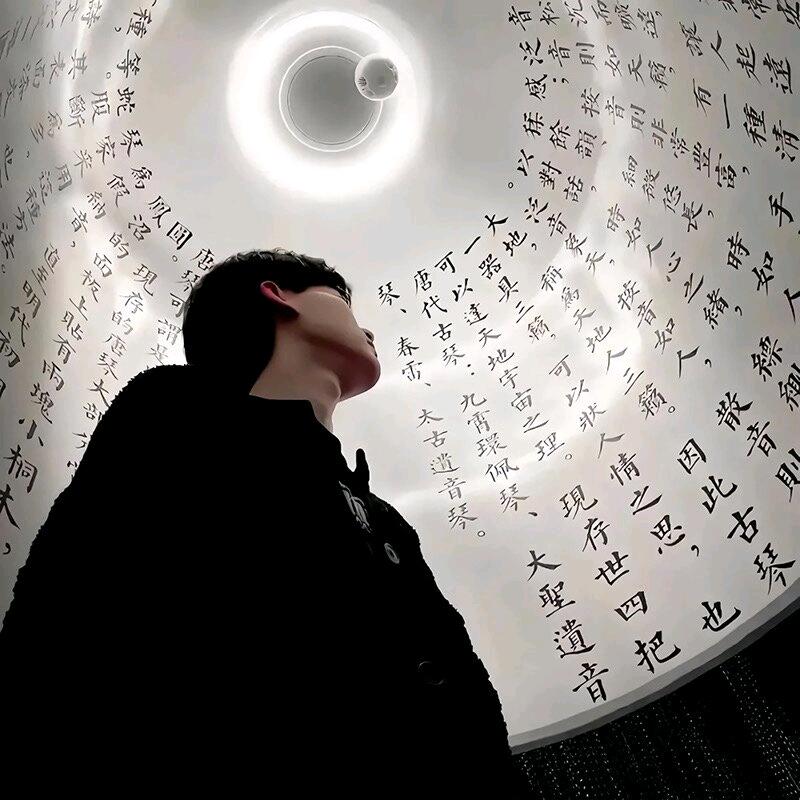 櫻花樹下站誰都美