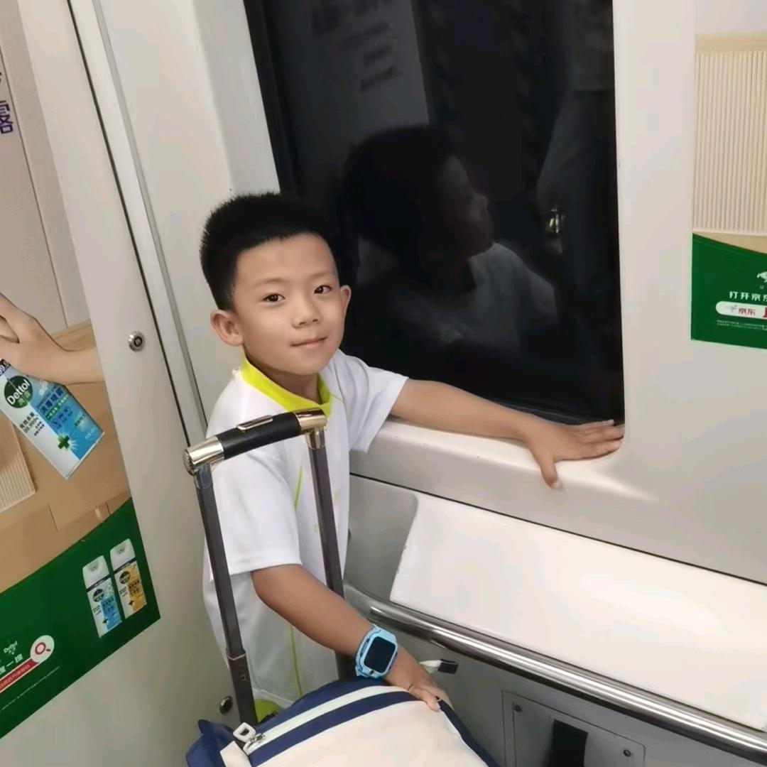 梓焱打乒乓