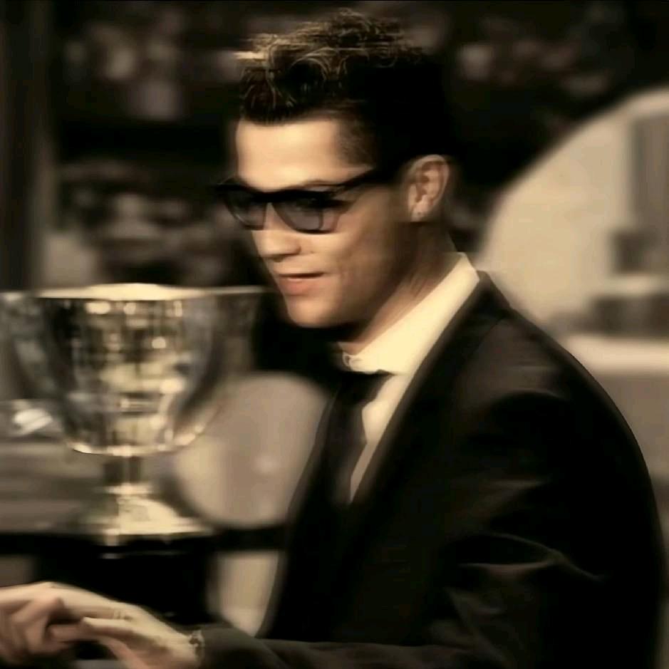 春風似有憐花意