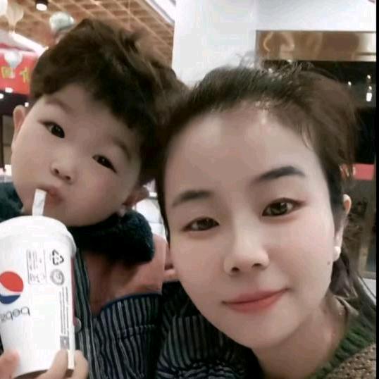 是 ：彬 呀