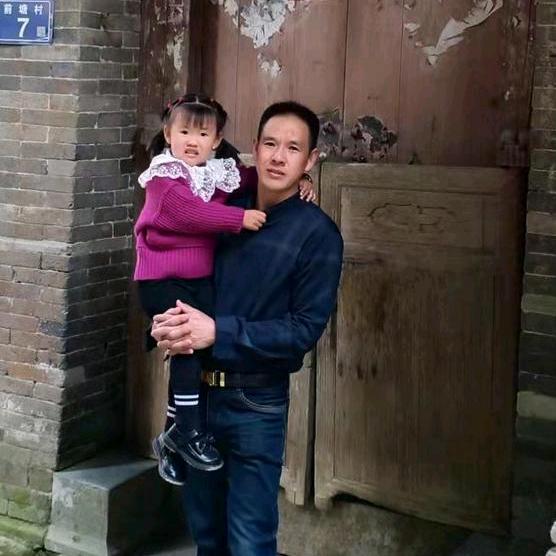 雄鹰飞翔