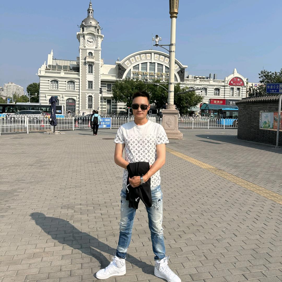 TB .洛先森