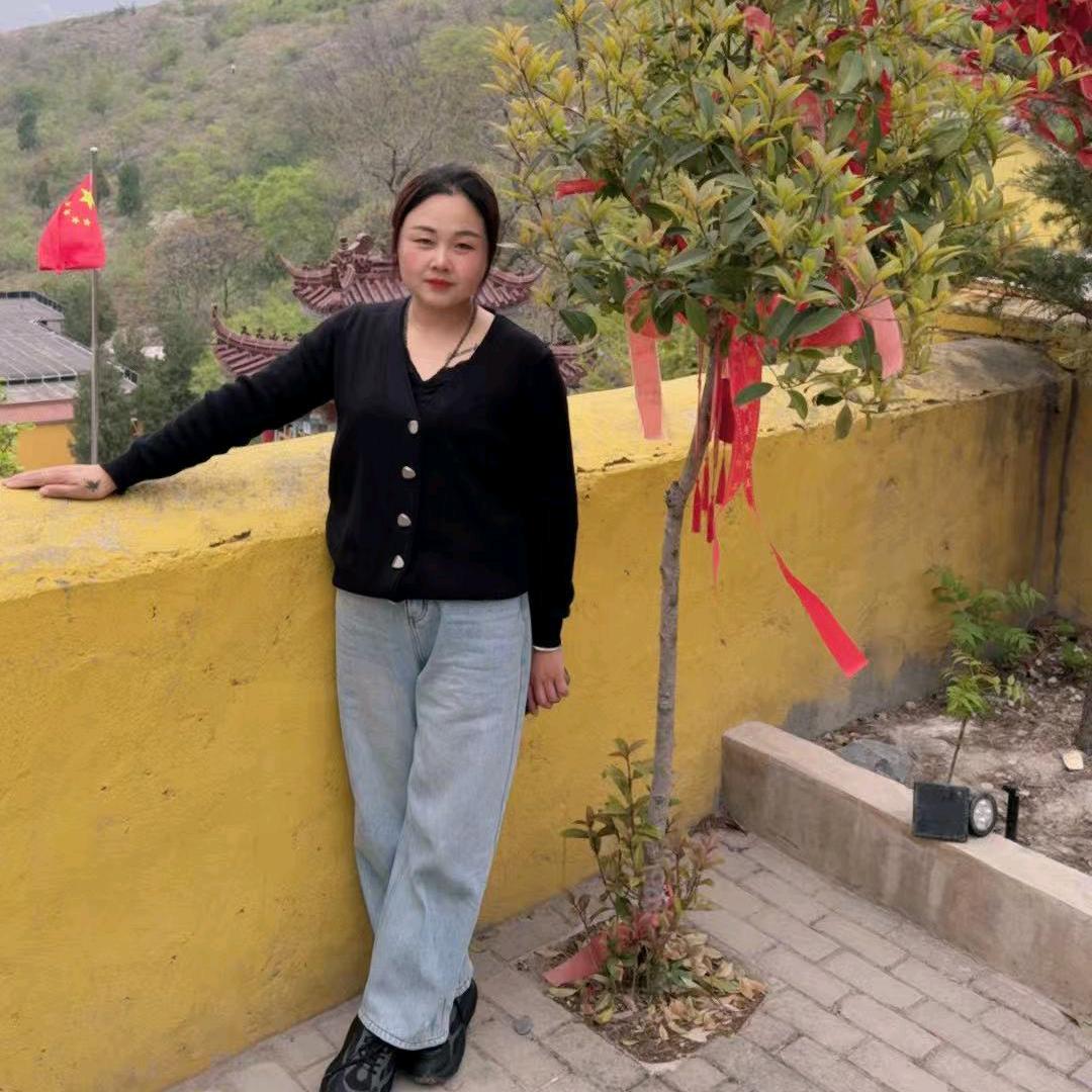 小胖妮倩倩（大姐）