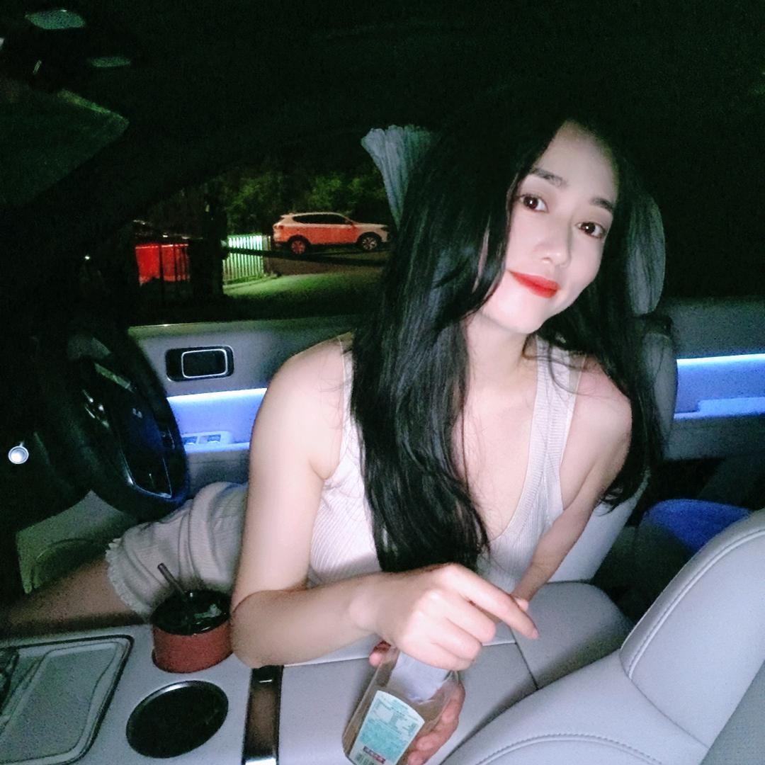 何小姐
