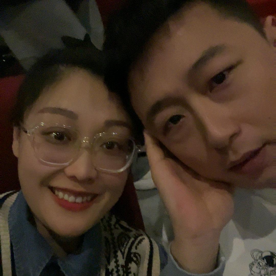 小两口烧烤老板娘