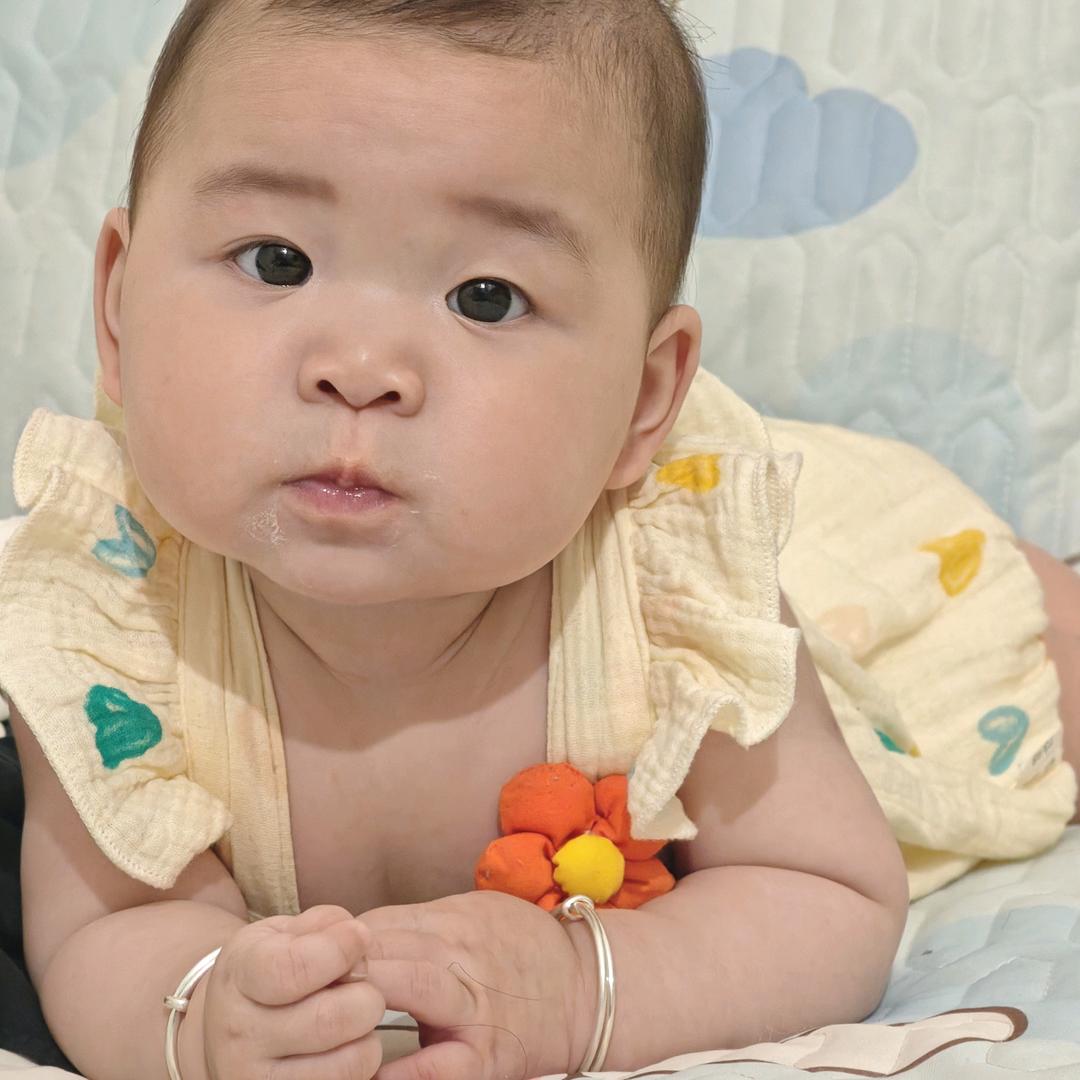 小欣.