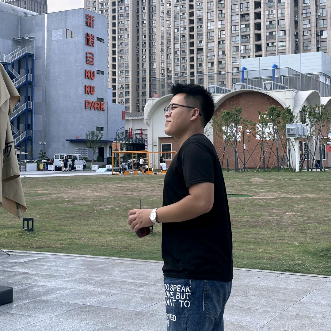 阿政·云著装饰