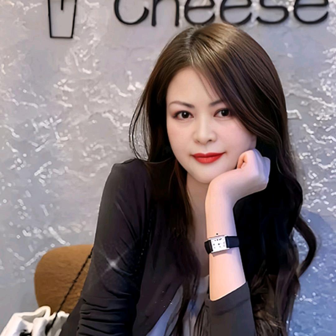 何龙姐。