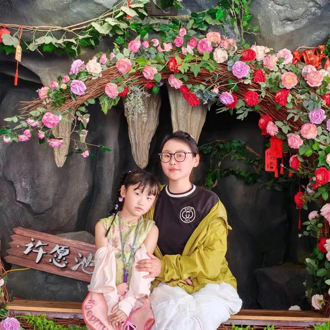 胡语汐（充2000粉）