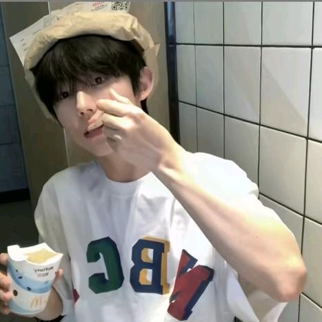 𝙕𝙚𝙥𝙝𝙮𝙧.💫