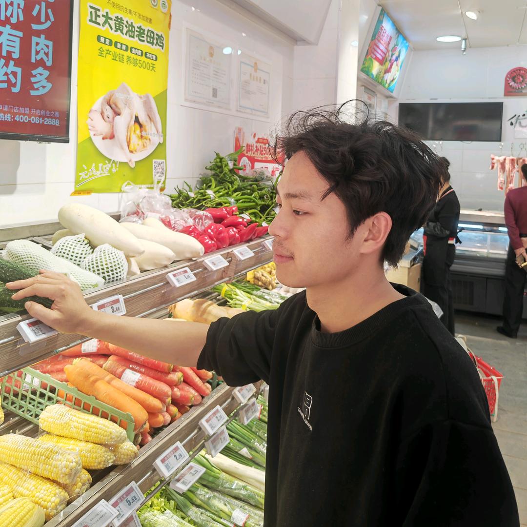 郫都区做生鲜的00后小陈