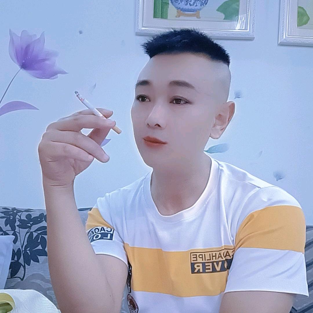 出了家，忘了她