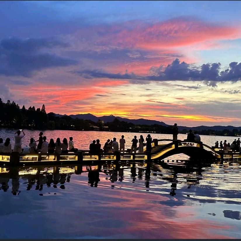 -    🚬᭄ℯ⃝遥想公谨当年！