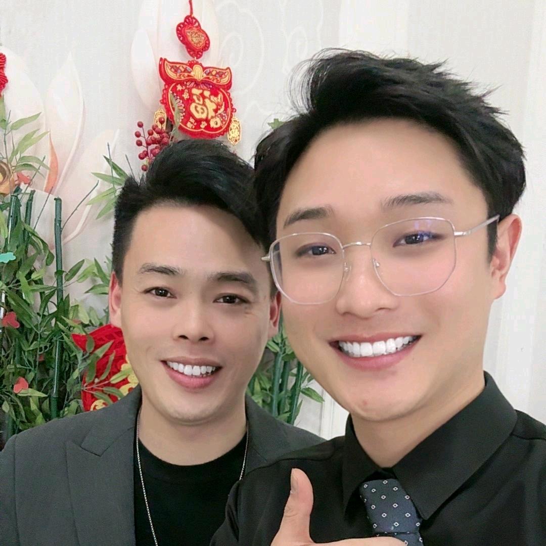 小张 爱唱歌，小袁团队