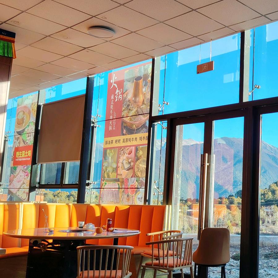 云间梅里美食城