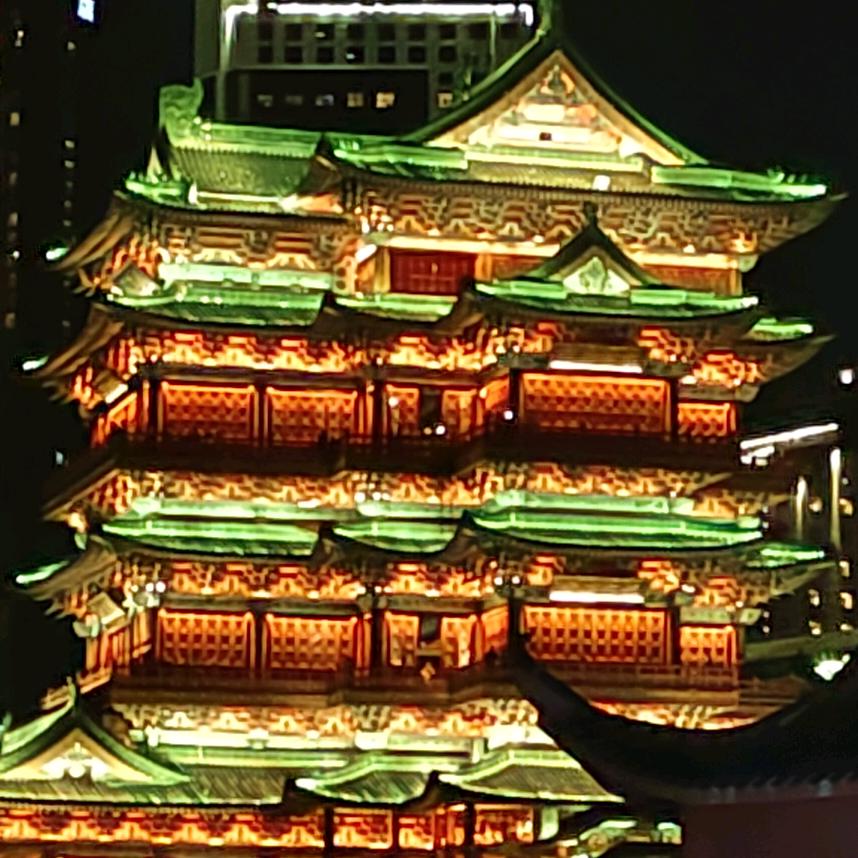 清风徐徐，花香飘渺。