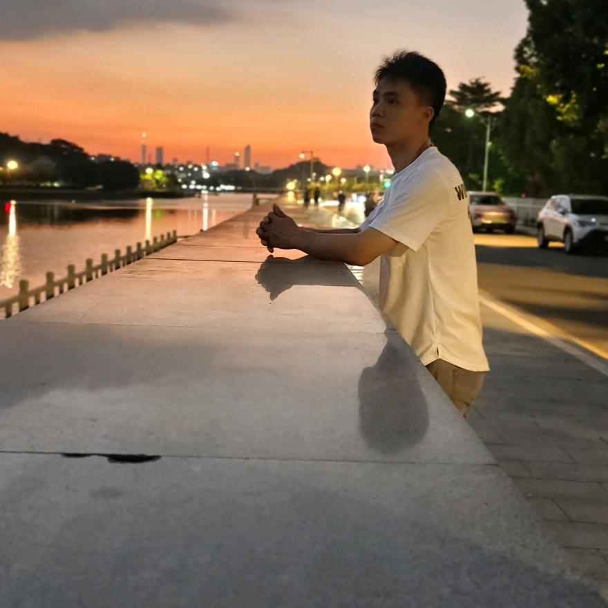 他们都叫我阿龙