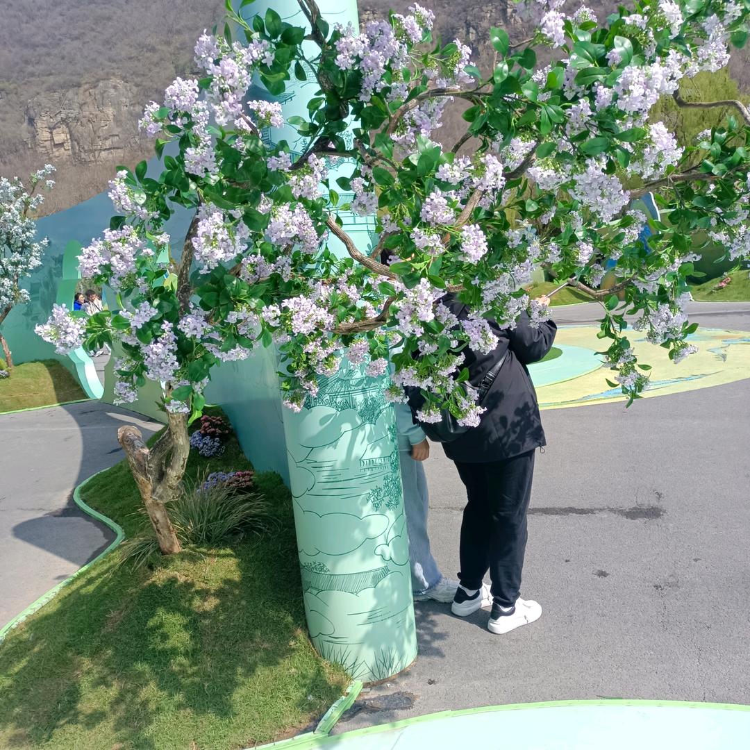 抱一抱，亲一亲