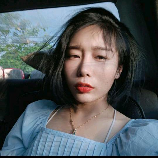 在灰山港做美容的冰冰