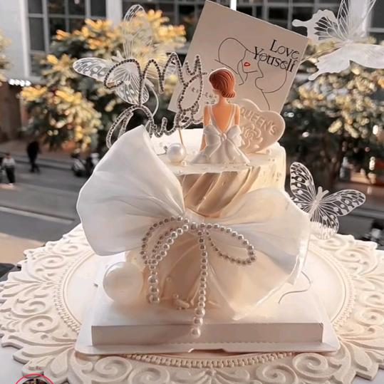 做蛋糕的小姐姐，糕兴有你Cake