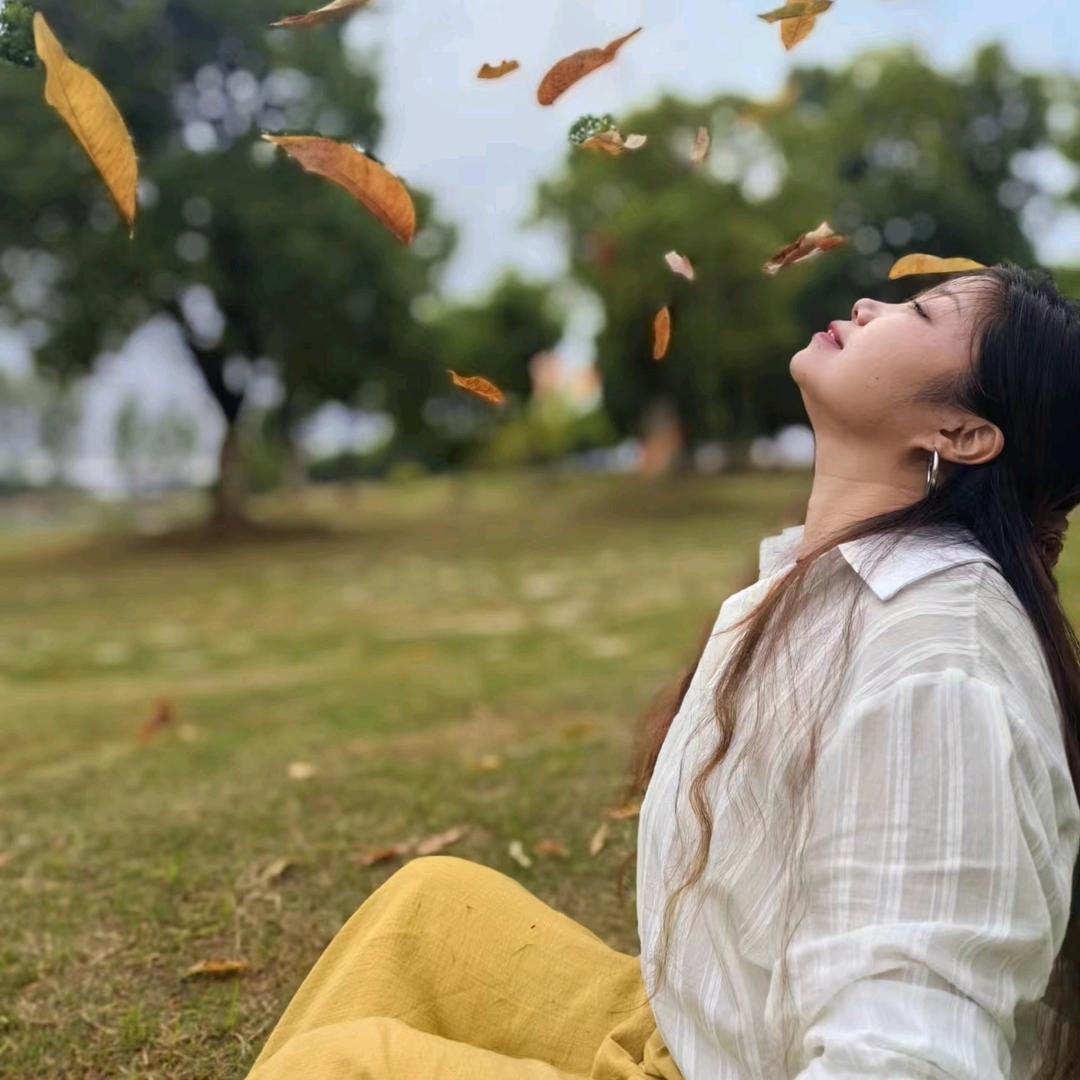 草莓泡芙小姐姐