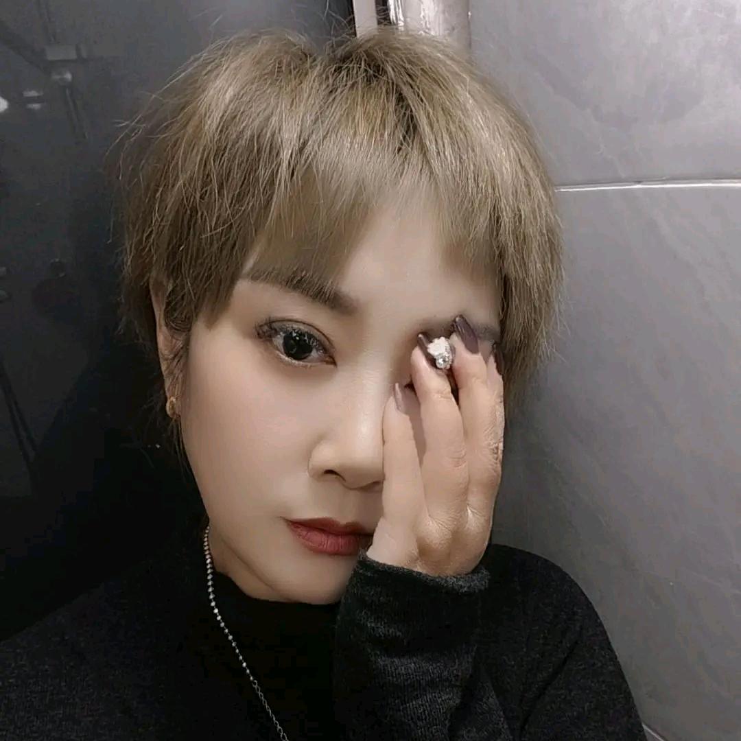 2个孩子的宝妈，儿子22岁，女儿13岁